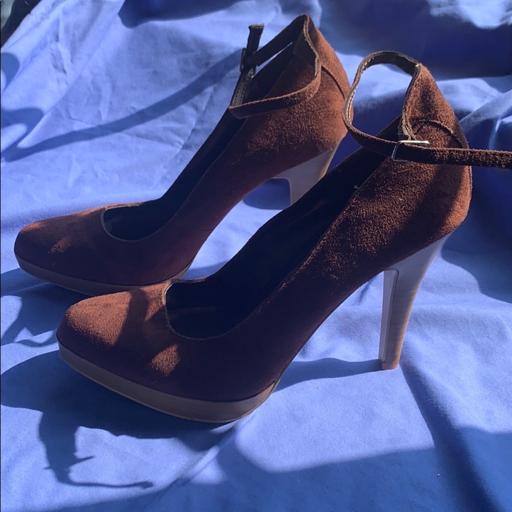 Women’s suede platform strap shoes